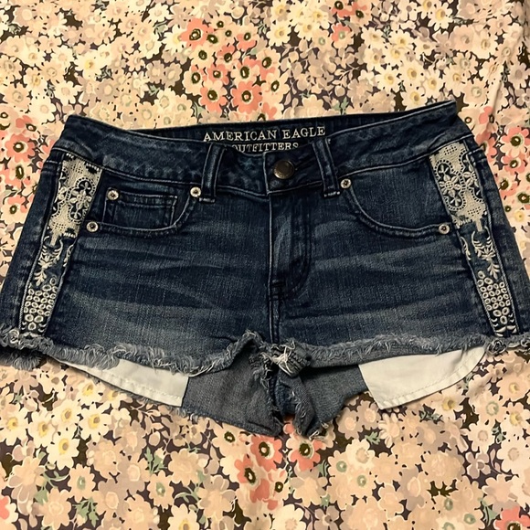 Women’s Blue American Eagle outfitters denim jean shorts with embroidery detail - Picture 1 of 4